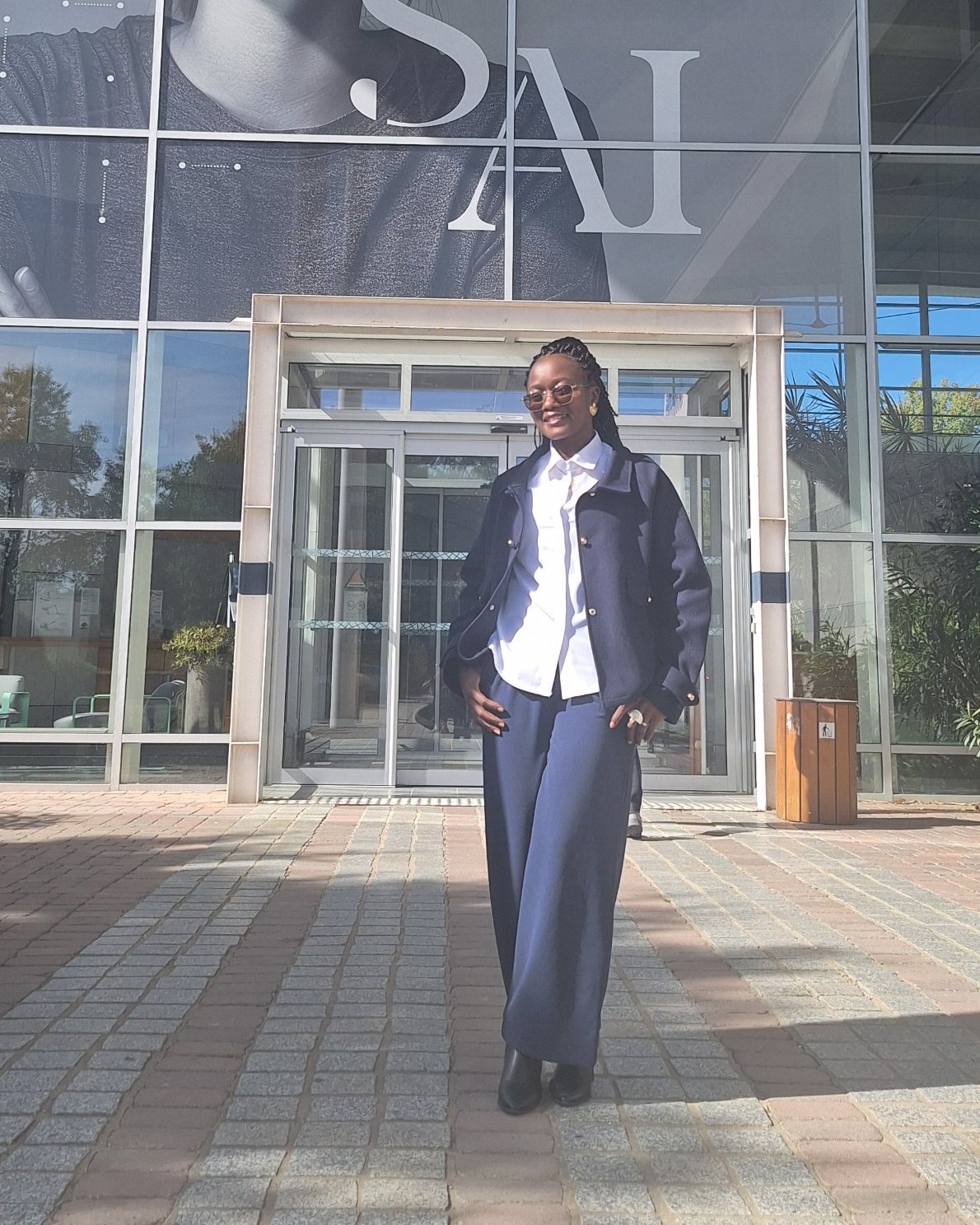 Glorie Metsa Wowo, fondatrice de SUCCEED, devant l'ENSAI